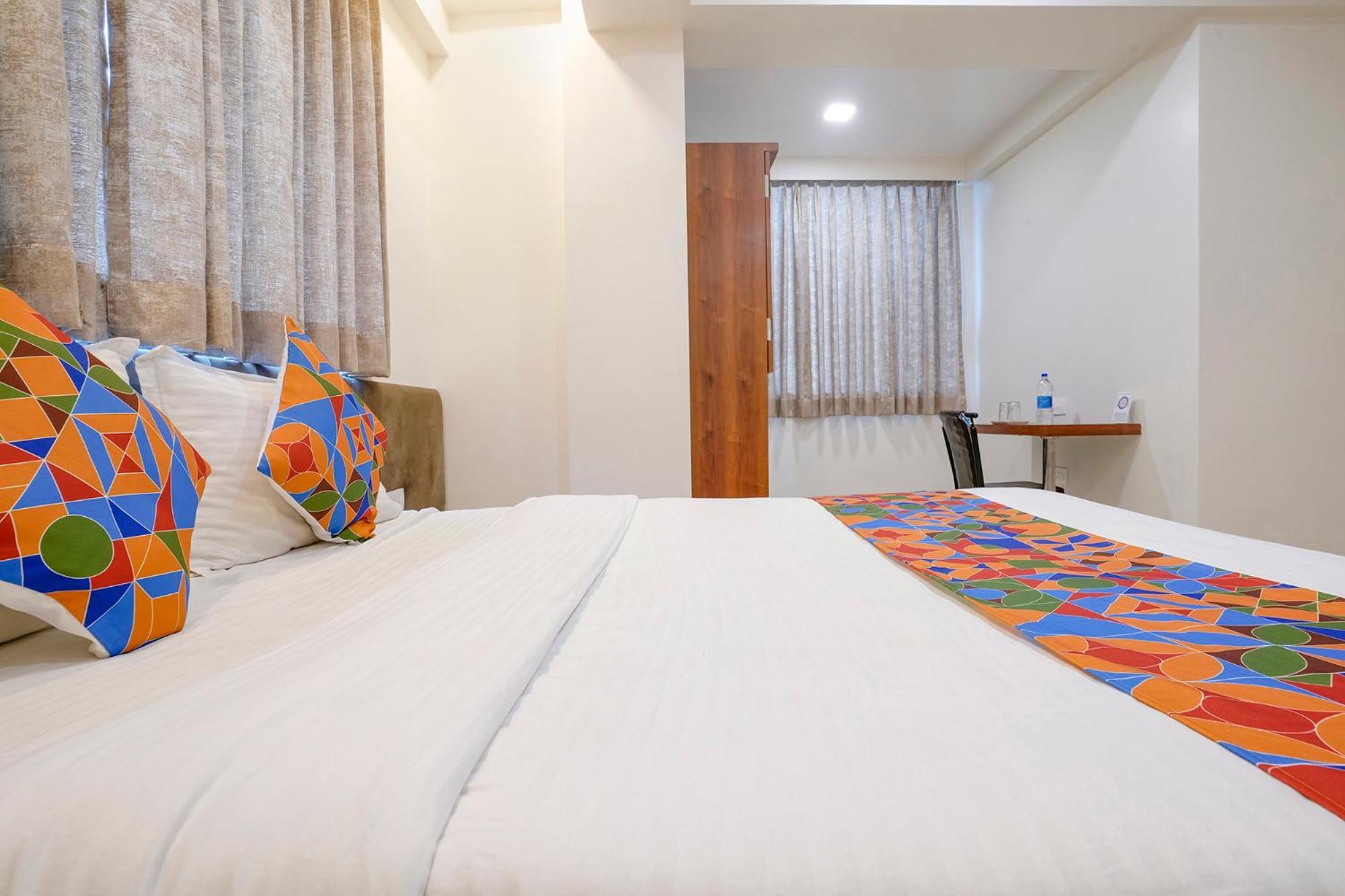 Fabhotel The Mint Мумбаи Экстерьер фото