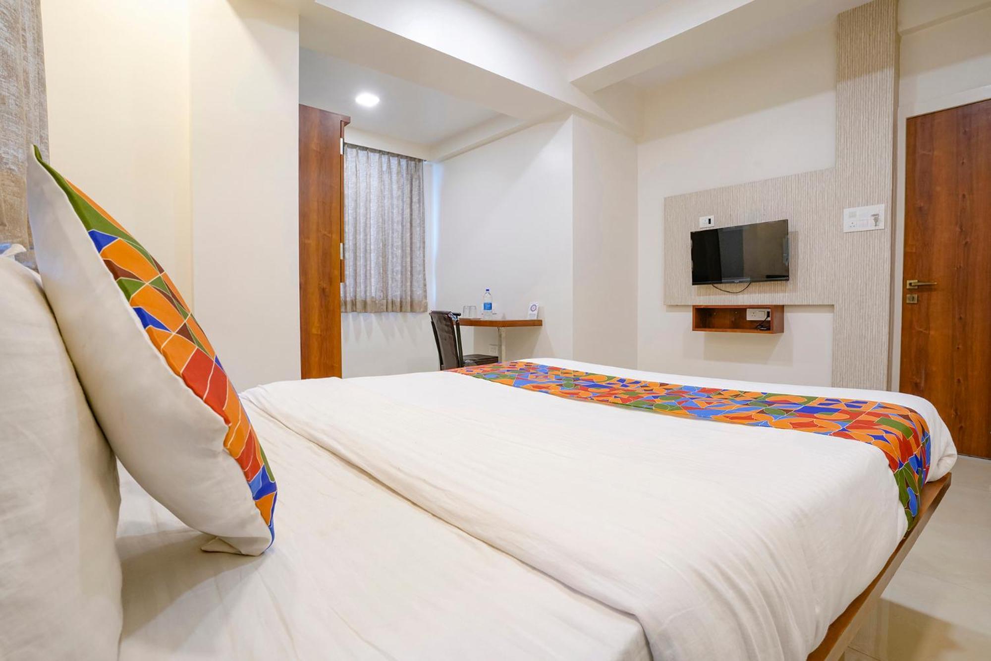 Fabhotel The Mint Мумбаи Экстерьер фото